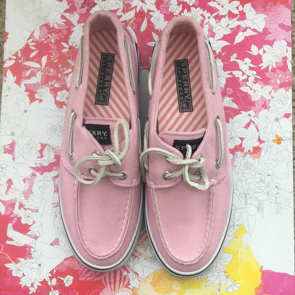 NEW pink sperrys
